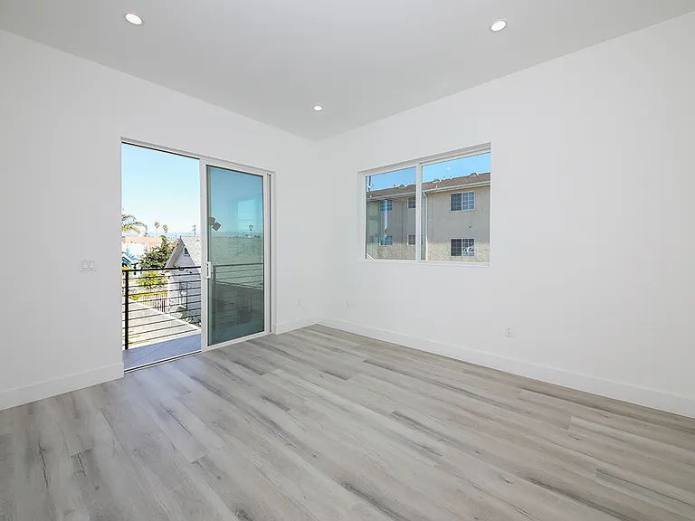 4550 W 18th St — Photo 9