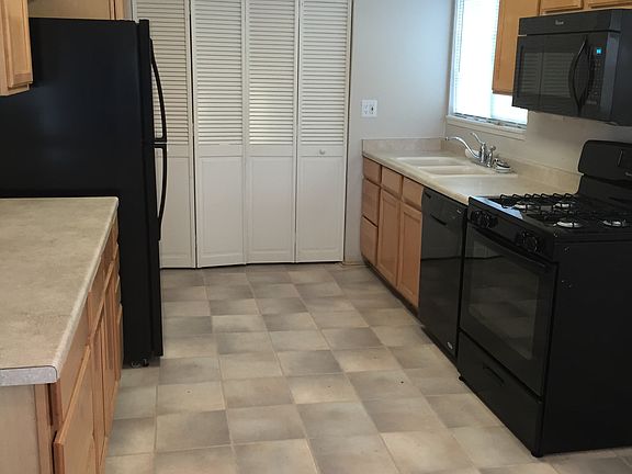 4th image of 8964 Rosewood Dr