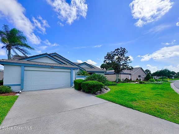 4th image of 329 Country Walk St