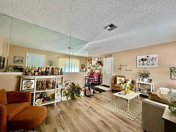 3rd image of 3205 Harrow Rd