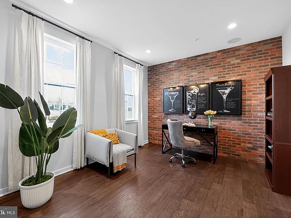 4th image of 11 Hedley Ln
