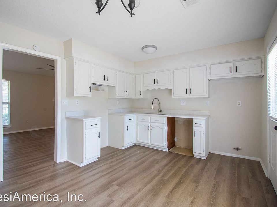 1st image of 3417 Laurelwood Dr