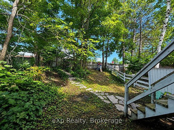 5th image of 560 John St S