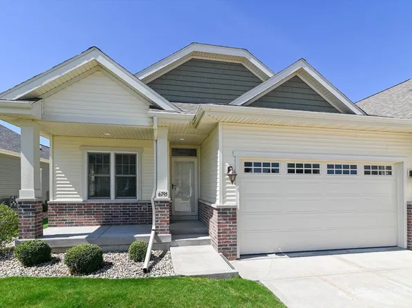6795 Village Walk Ln, Deforest, WI 53532