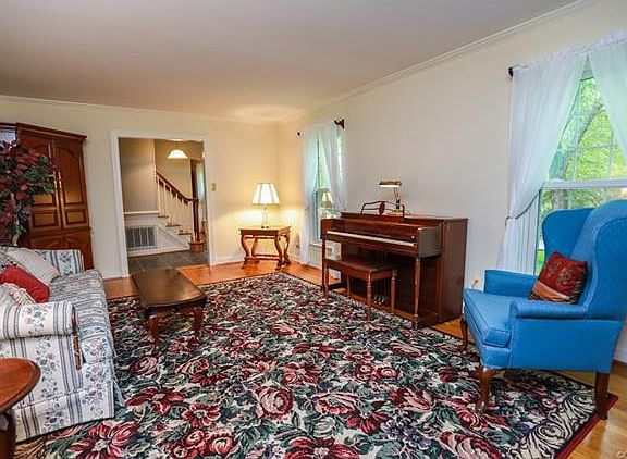 5th image of 8110 Marwood Dr