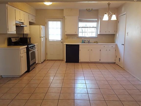 2nd image of 1401 Westcott Dr #A
