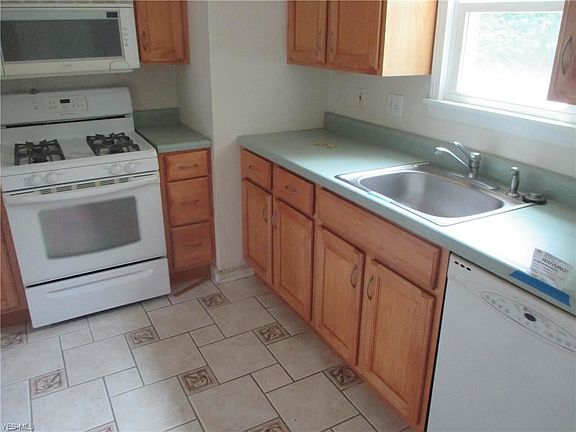 3rd image of 2085 W Manor Ave