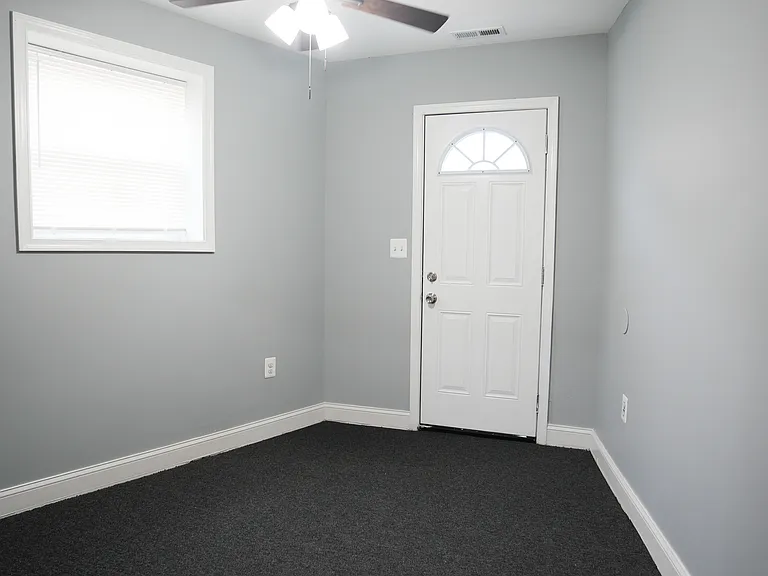 321 Loneys Ln — Photo 2