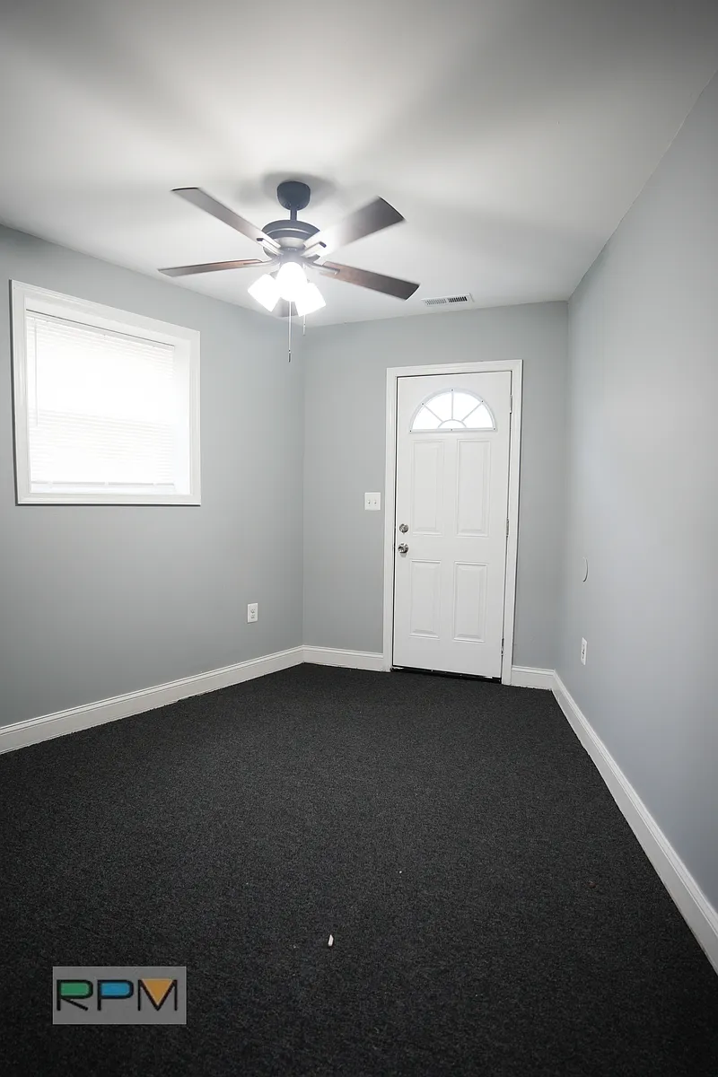 Building Photo - 321 Loneys Ln
