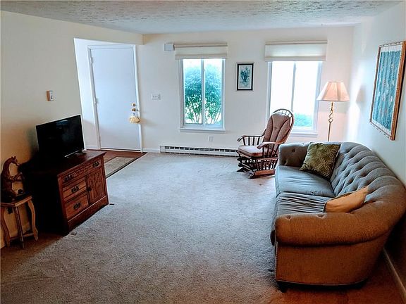 4th image of 249 Greenway Blvd