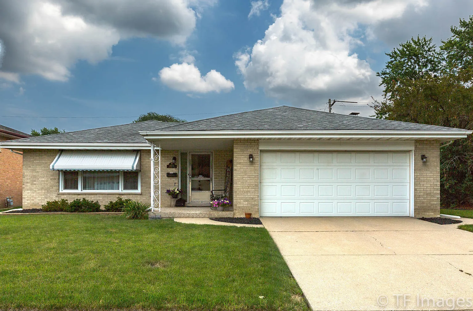 16933 Woodlawn East Ave photo 1