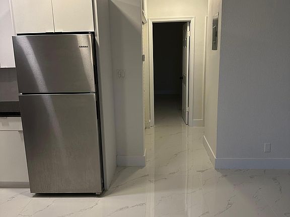 4th image of 615 NE 26th St APT 10