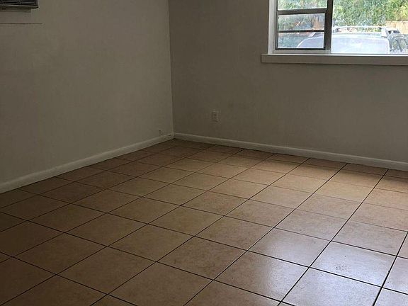 4th image of 7535 NE 2nd Ct
