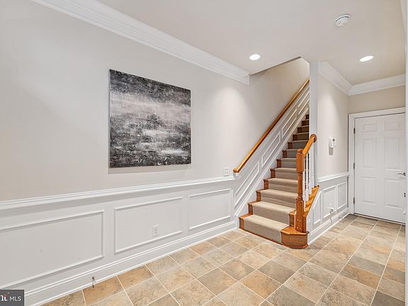 3rd image of 9443 Canonbury Sq