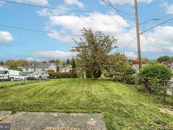 5th image of 2822 Boas St