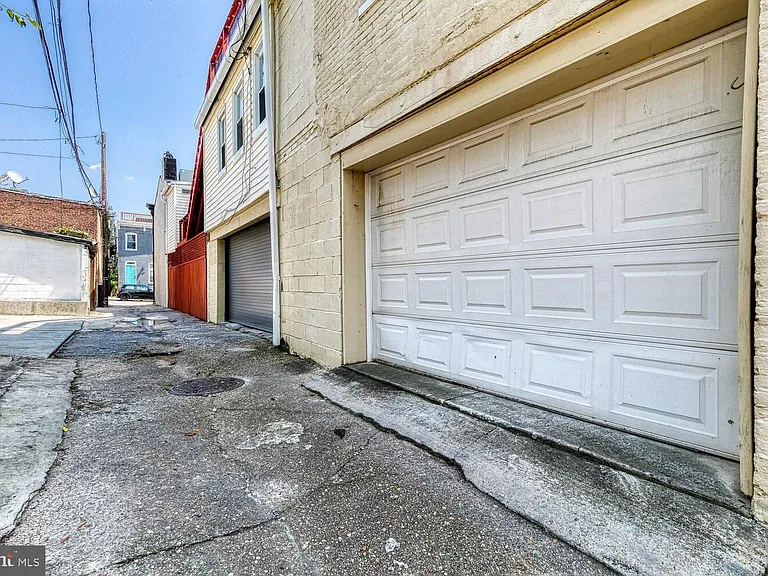 106 S Castle St — Photo 35
