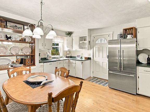 4th image of 11 Lupine Lane