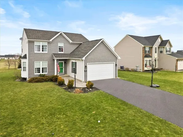 1790 Opal Dr, Farmington, NY 14425