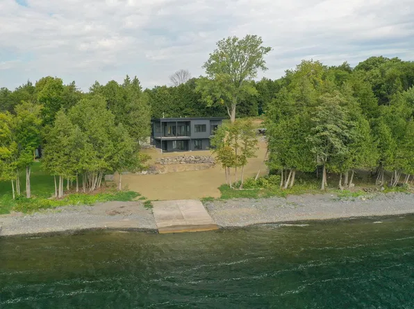 65 Lockerby Ln, Isle La Motte, VT 05463