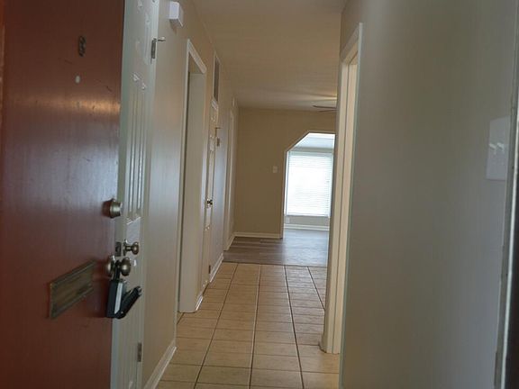 3rd image of 726 Willow Creek Dr