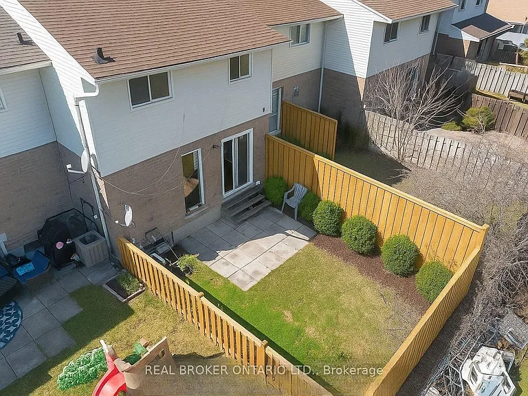 18 Julie Dr — Photo 21