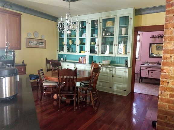 eat in kitchen