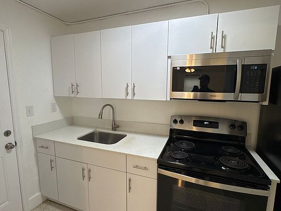 4th image of 649 SW 7th St APT 10