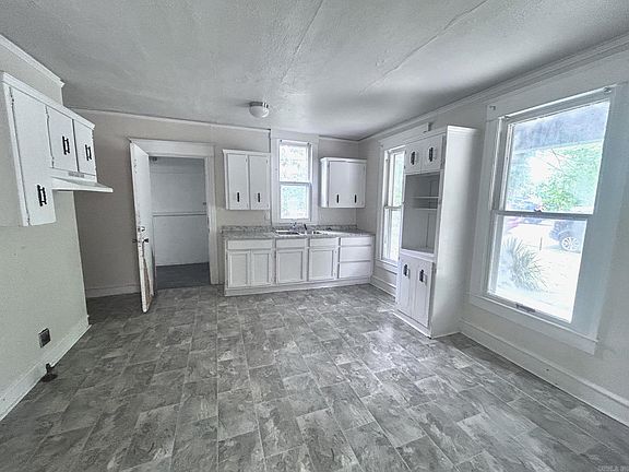 5th image of 3304 Marshall St