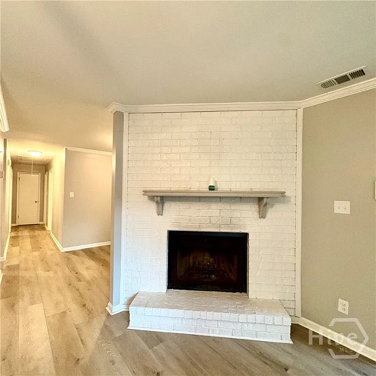 3 bed, 2.0 bath, 1151 sqft, $1,995 — Photo 4