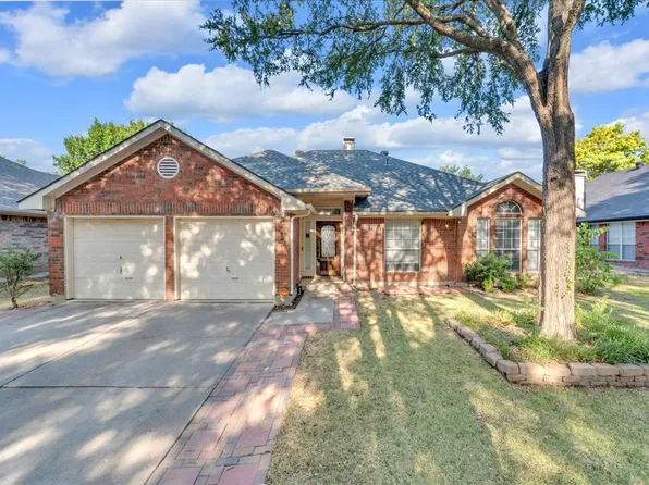 7449 Bear Lake Dr, Fort Worth, TX 76137