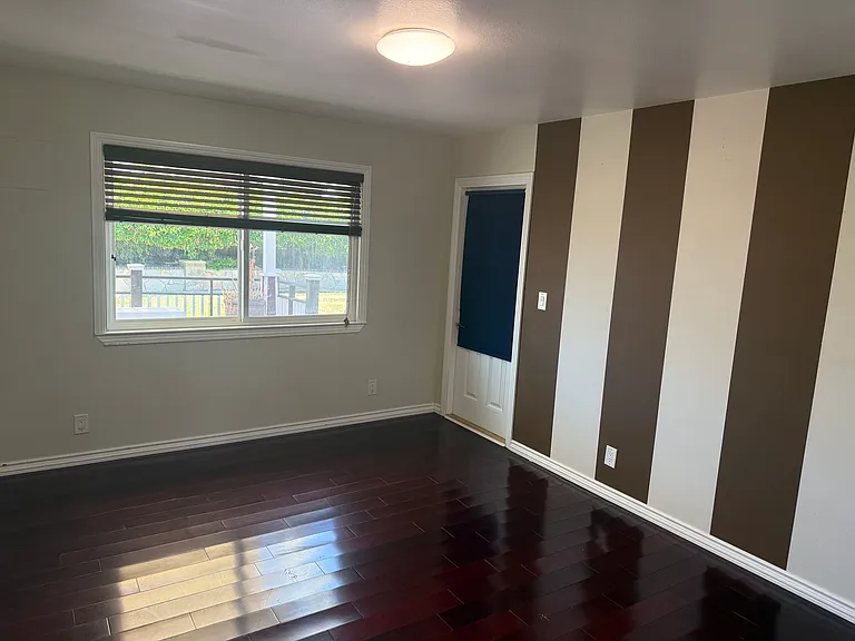 1869 Yosemite Dr — Photo 3