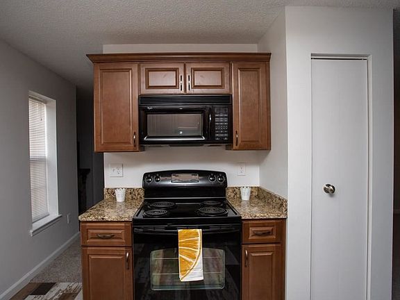 4th image of 200 Fox Hollow Dr APT 108