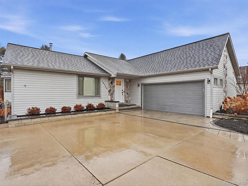 1st image of 10754 Oxbow Lakeshore Dr