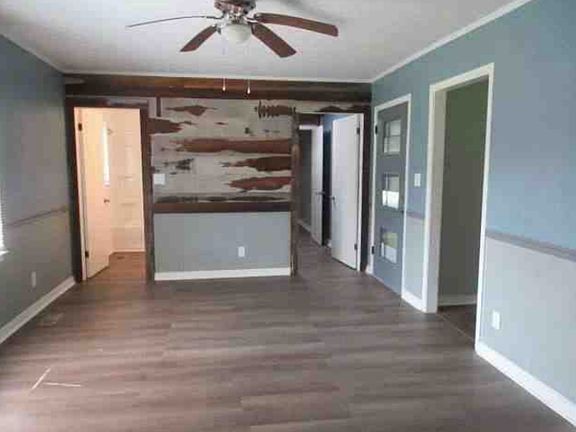 5th image of 21590 Seminary St