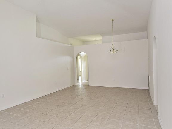 3rd image of 519 Macon Dr