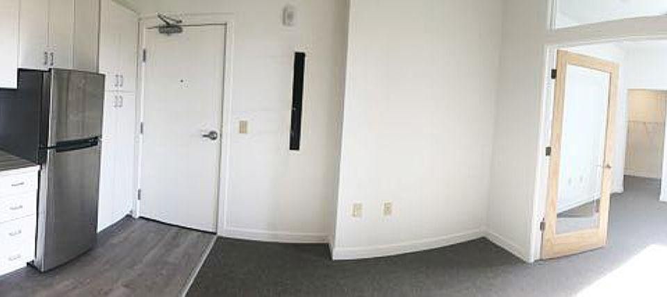 2 bedroom Apartment (658 SF- $1545)