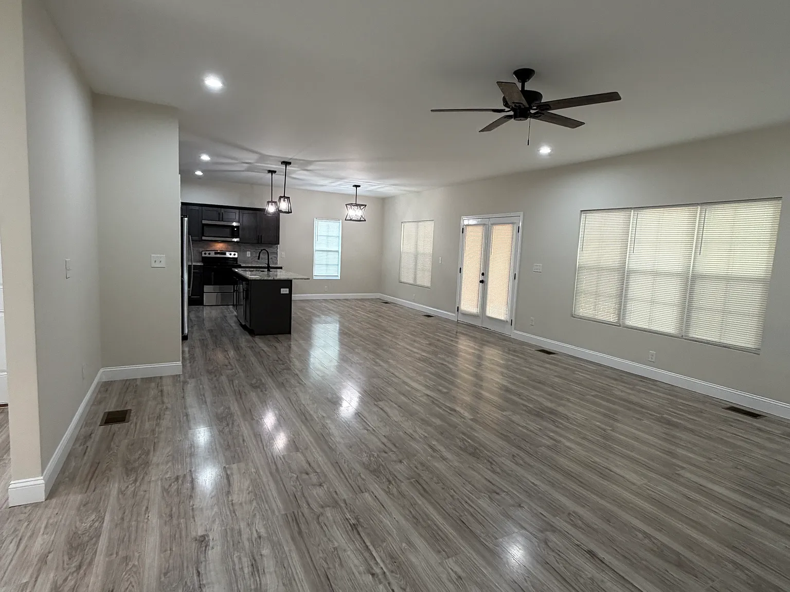 4 bed, 2.5 bath, 2800 sqft, $2,950 — Photo 3