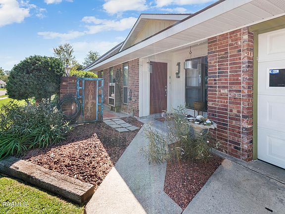 3rd image of 304 Aundria Dr