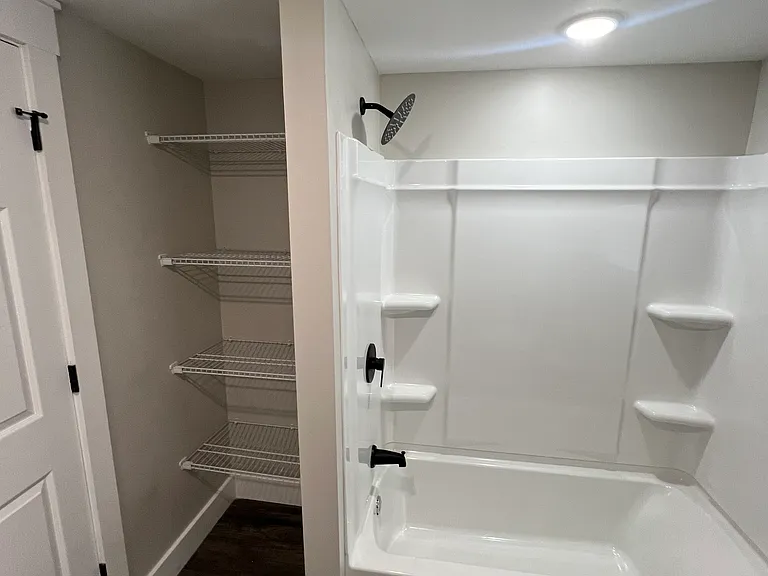 212 W Mill St — Photo 15