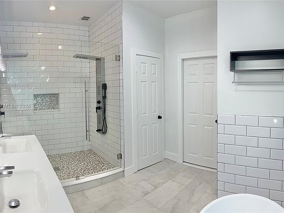 5th image of 1264 NW 140th Ter
