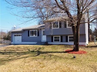 24 Buckingham Dr, Newburgh, NY 12550