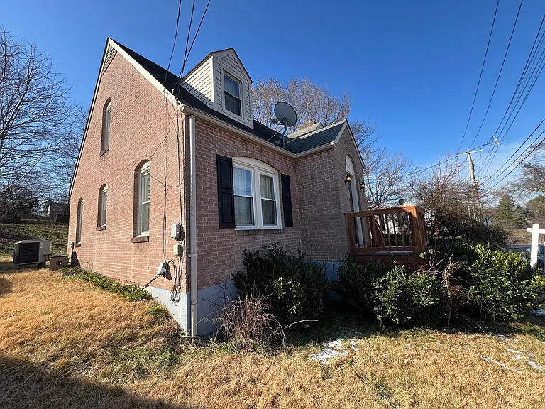 107 Steele Ave — Photo 33