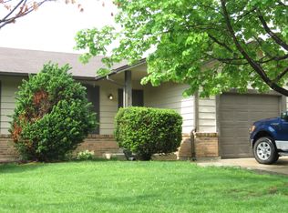 355 Della Dr, Saint Peters, MO 63376