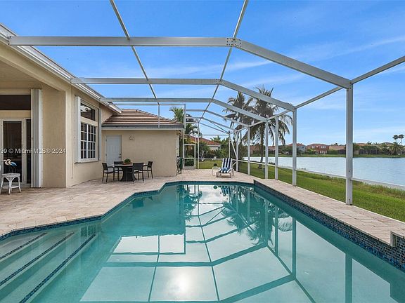 4th image of 808 Heritage Dr