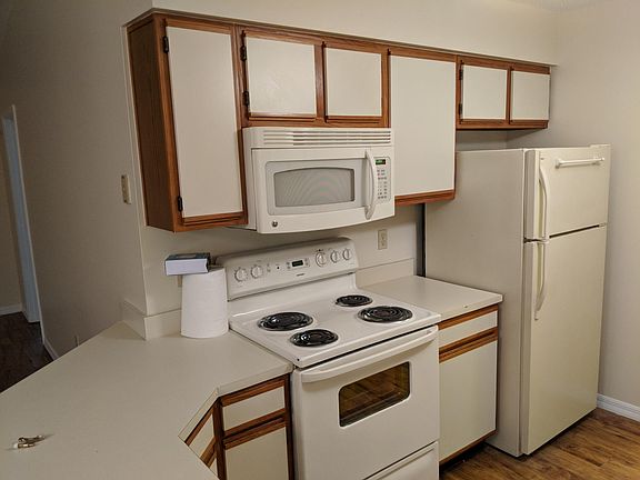 3rd image of 171 SE Rosewood Cir
