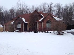 8347 Black Walnut Dr, East Amherst, NY 14051