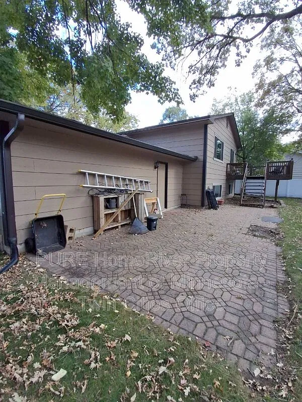 4 bed, 2.0 bath, 1094 sqft, $2,900 — Photo 2