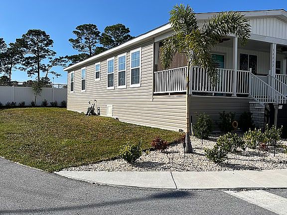 3rd image of 14773 Sea Myrtle Ln