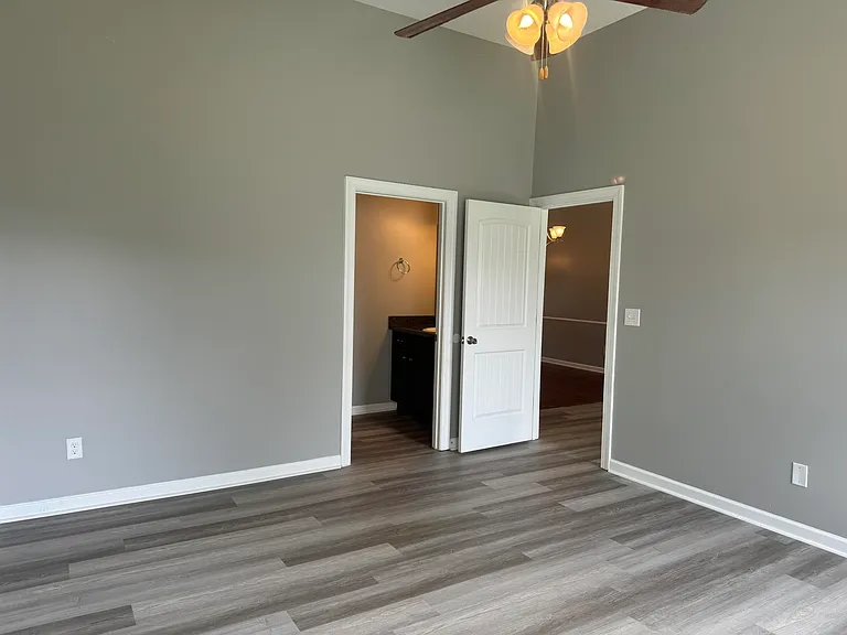 943 Erika Ln — Photo 13