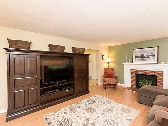 4th image of 228 Maddux Dr